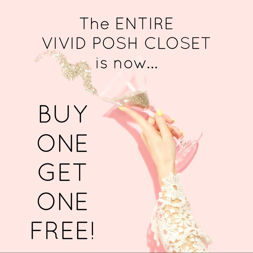 BOGO FREE Renee C. Boho Circle Print V-neck Top - Picture 2 of 7